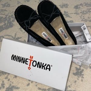 Minnetonka black mocassin size 8 NWB